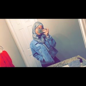 Meet your Posher, Hala